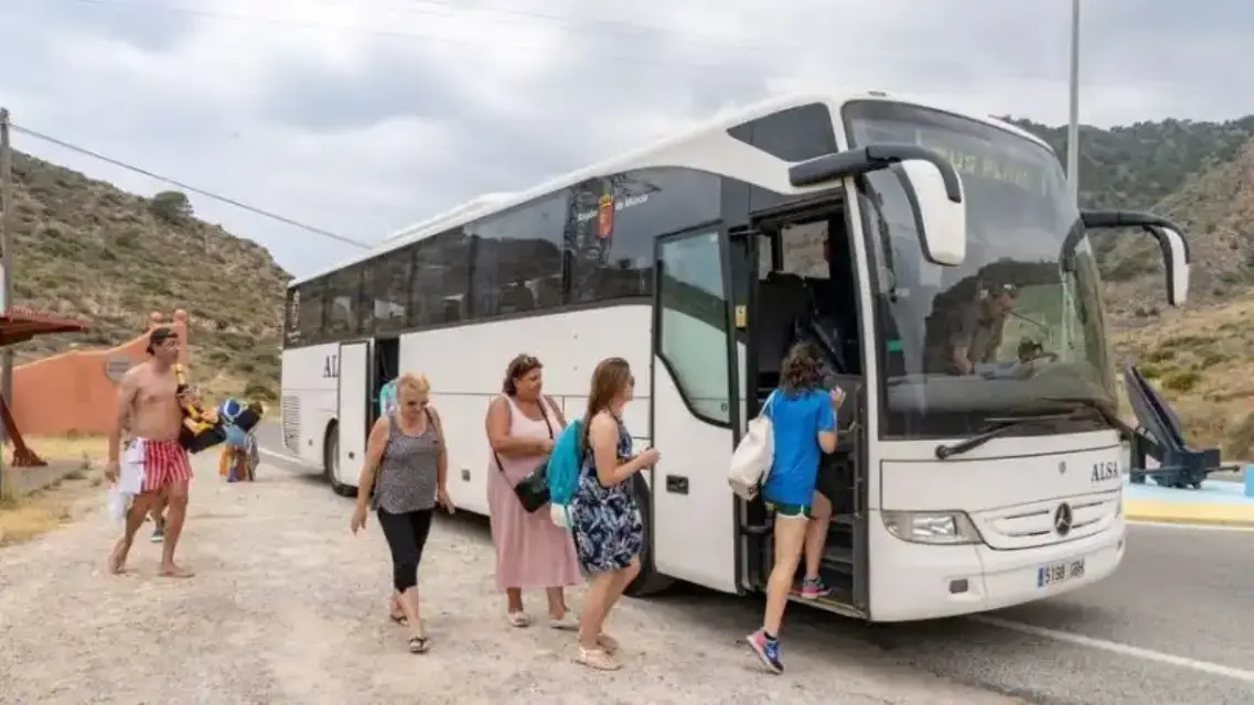 Una menor con Covid escapa y obliga a 60 personas a permanecer en cuarentena