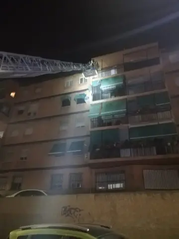 Extinguen con rapidez un incendio en el barrio Carolinas de Alicante