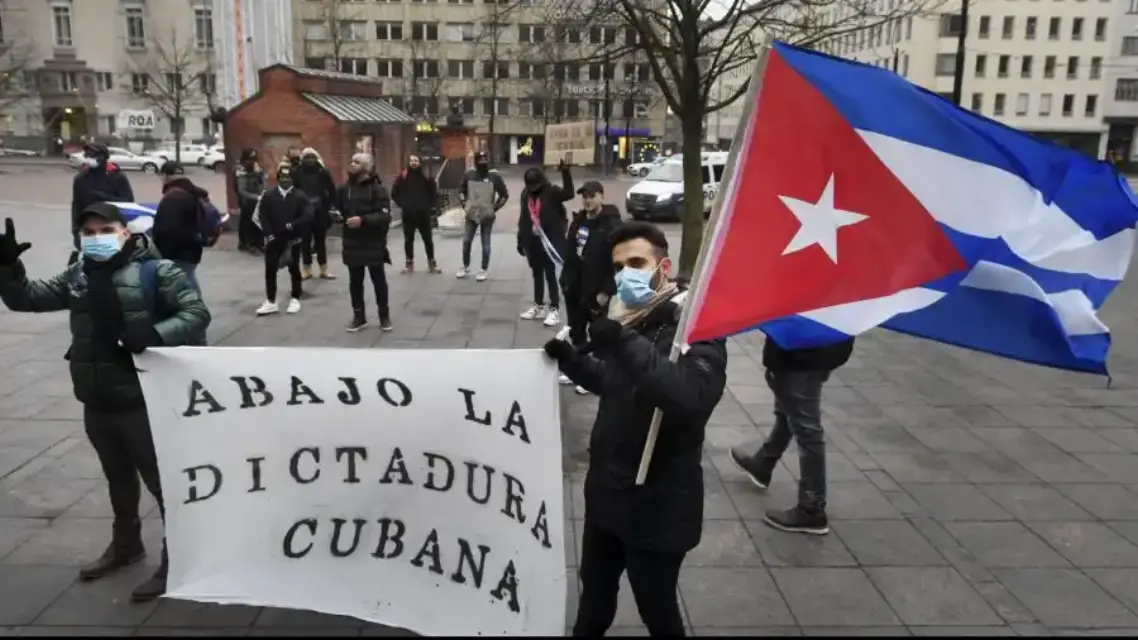 En Cuba detienen a una veintena de periodistas en medio del uso de fuerza y los cortes de Internet durante las protestas