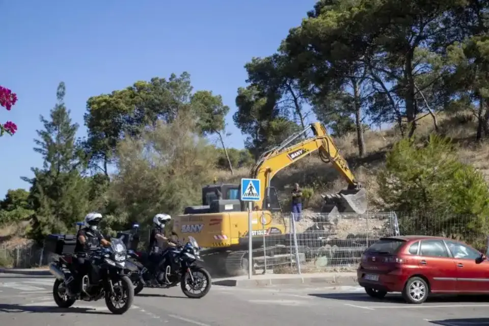 Vecinos paralizan las primeras obras en el solar Cuatro Picos