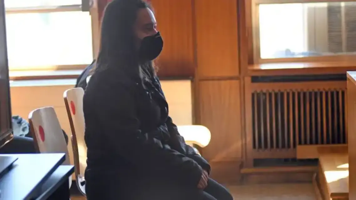 Intenta matar a su madre tirándola por las escaleras y la condenan a cuatro años de cárcel