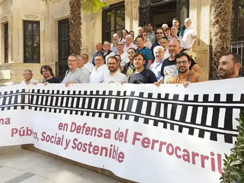 Totana protesta en contra del corte de la línea férrea entre Murcia con Lorca y Águilas
