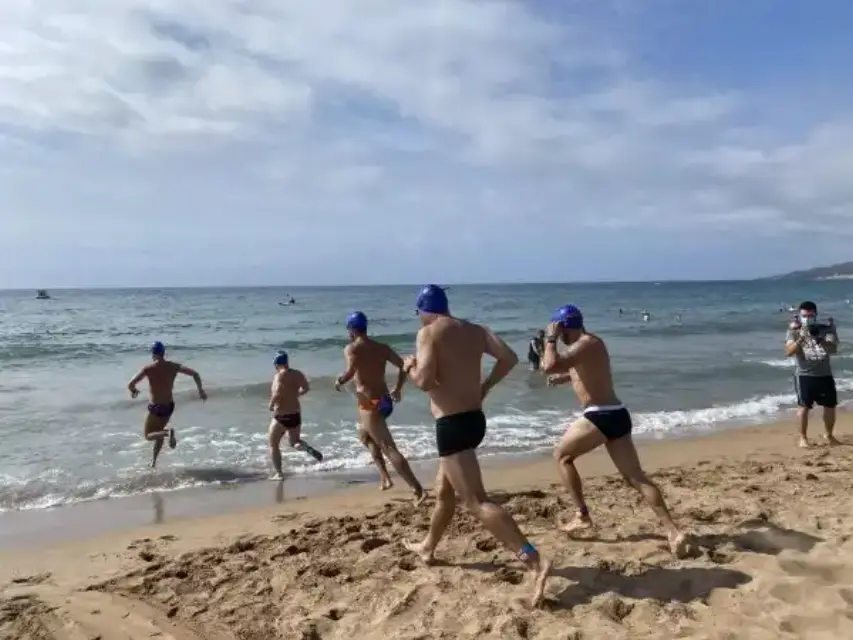 Cientos de deportistas se midieron en la VI Edición de la Travesía a nado en San Juan de los Terreros