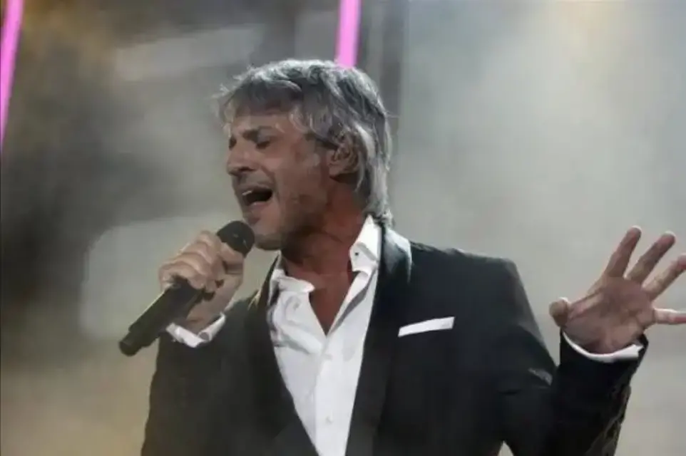 "Bailar parados, es bailar": Sergio Dalma se disculpa luego de animar al público a incumplir medidas Covid