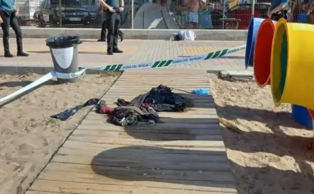 Aparece una bolsa con restos humanos en una playa de Bolnuevo de Mazarrón