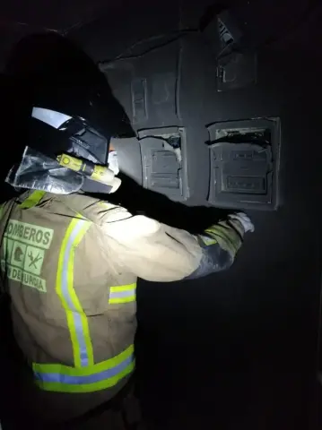 Incendio en un edificio en Mazarrón deja afectada a una mujer y un perro