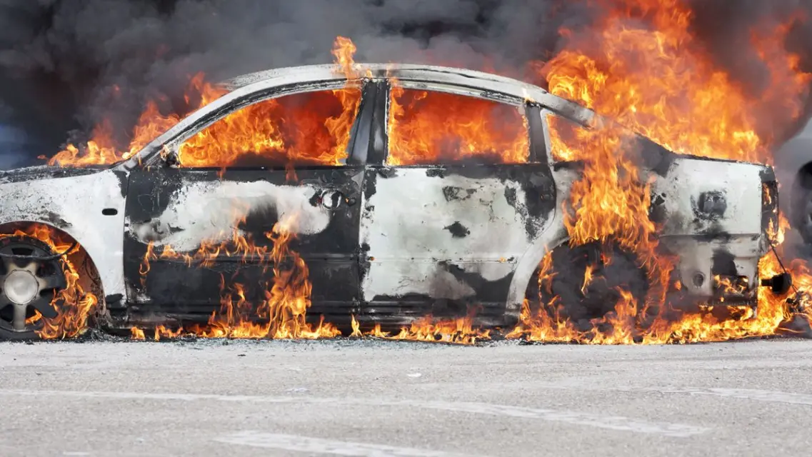 ¡Cócteles de fuego! 7 coches demolidos por las llamas en Molina