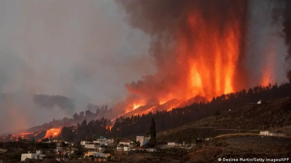 En 36 horas dejó destrucción el Volcán de Cumbre Vieja