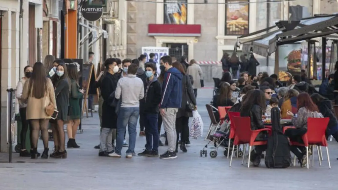 Sin tregua avanza el Covid en Navidad