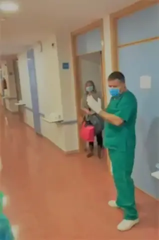 Primera alta de una paciente por covid-19 en el Rafael Méndez