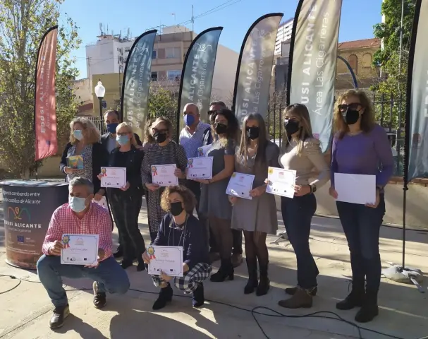 La Zona Edusi entrega los diplomas del primer concurso de comercios navideños